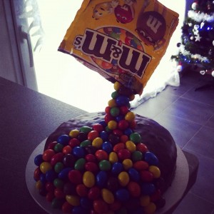 gravity cake gateau suspendu