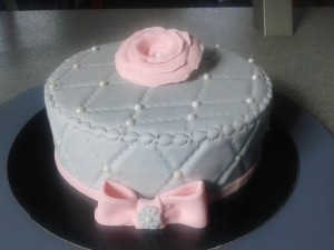 cake design gris rose