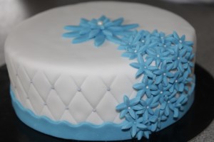 gateau bleu et blanc